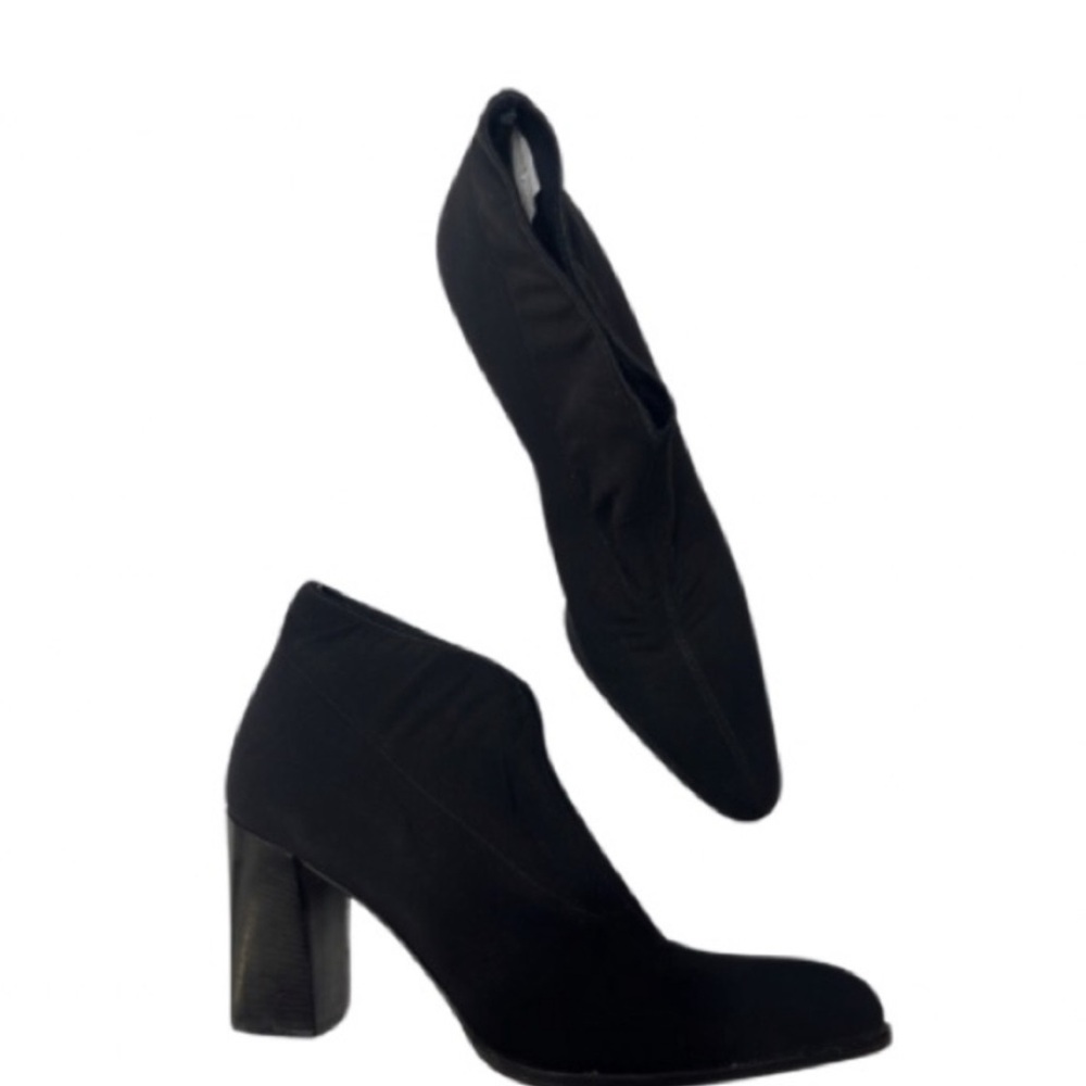Burno Magli sz 9.5 Sleek Black Suede Heeled Boots with Block Heel